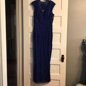 Sue Wong V Neckline Embroidered Floral Pattern